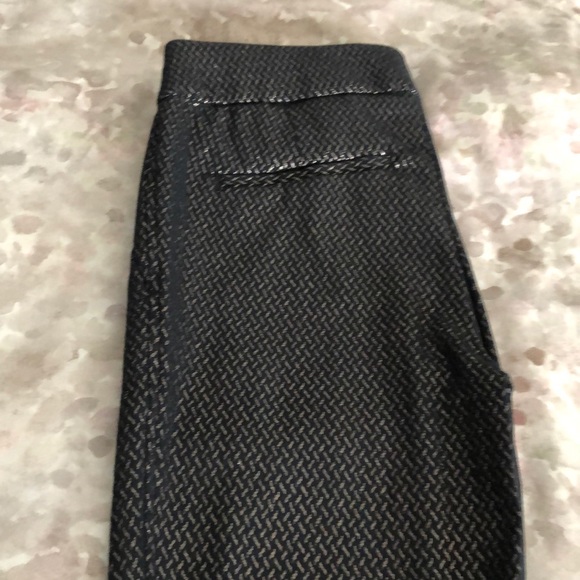 Black pants with beautiful gold metallic threading - Picture 3 of 4